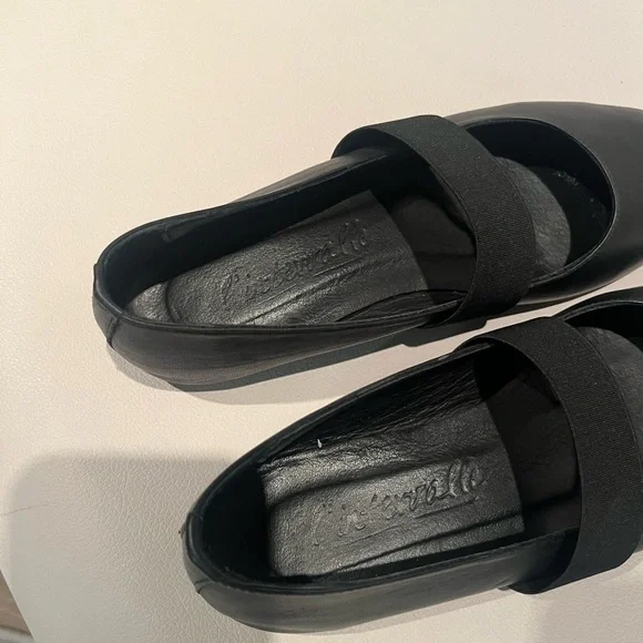 L’Intervalle Black Mary Jane Flats with Elastic Strap - Picture 4 of 4